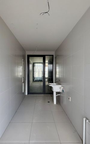 Apartamento à venda com 198m², 3 quartos e 3 vagas Apartamento à venda com 198m², 3 quartos e 3 vagasÁrea de Serviço