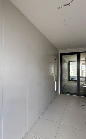Apartamento à venda com 198m², 3 quartos e 3 vagas Apartamento à venda com 198m², 3 quartos e 3 vagasÁrea de Serviço