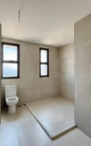 Apartamento à venda com 198m², 3 quartos e 3 vagas Apartamento à venda com 198m², 3 quartos e 3 vagasBanheiro Suíte 1