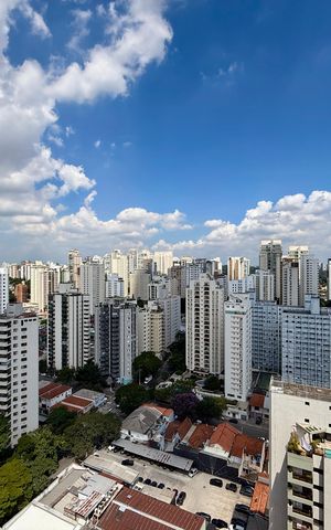 Apartamento à venda com 198m², 3 quartos e 3 vagas Apartamento à venda com 198m², 3 quartos e 3 vagasVista