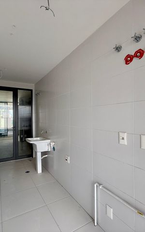 Apartamento à venda com 198m², 3 quartos e 3 vagas Apartamento à venda com 198m², 3 quartos e 3 vagasÁrea de Serviço