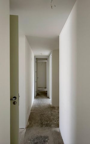 Apartamento à venda com 198m², 3 quartos e 3 vagas Apartamento à venda com 198m², 3 quartos e 3 vagasCorredor Suítes