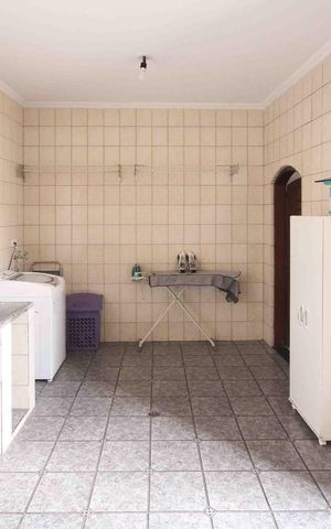 Casa à venda com 240m², 3 quartos e 3 vagas