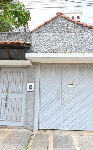 Casa à venda com 353m², 8 quartos e 7 vagasFachada
