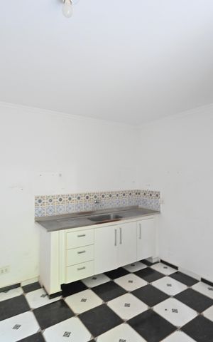 Casa à venda com 353m², 8 quartos e 7 vagasCozinha da Edícula