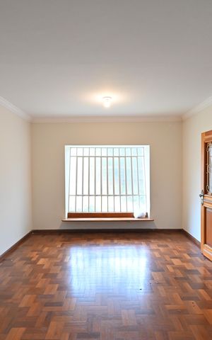 Casa à venda com 353m², 8 quartos e 7 vagasSala