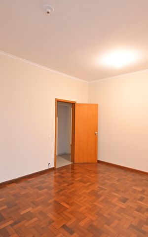 Casa à venda com 353m², 8 quartos e 7 vagasSuíte 1