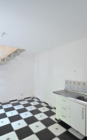 Casa à venda com 353m², 8 quartos e 7 vagasCozinha da Edícula