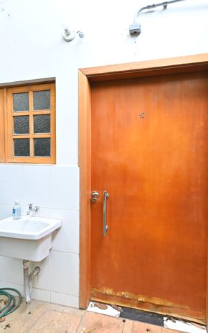 Casa à venda com 353m², 8 quartos e 7 vagasLavanderia