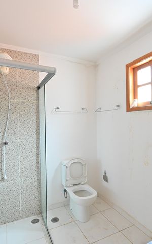 Casa à venda com 353m², 8 quartos e 7 vagasBanheiro da Suíte 2
