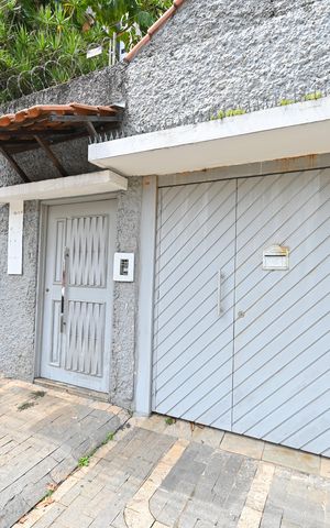 Casa à venda com 353m², 8 quartos e 7 vagasFachada
