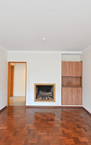 Casa à venda com 353m², 8 quartos e 7 vagasSala