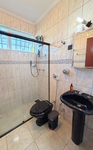 Casa à venda com 284m², 5 quartos e 5 vagasBanheiro da Suíte