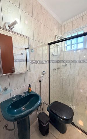 Casa à venda com 284m², 5 quartos e 5 vagasBanheiro Social