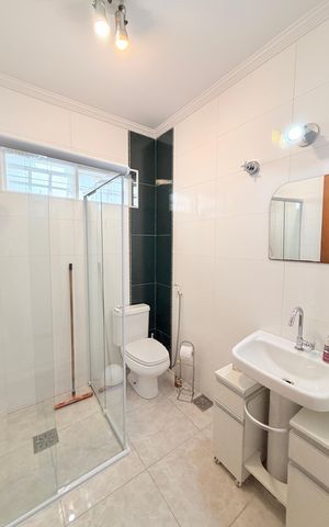 Casa à venda com 284m², 5 quartos e 5 vagasBanheiro Social - Casa 2