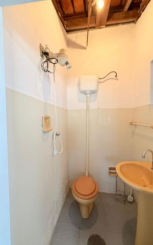 Casa à venda com 284m², 5 quartos e 5 vagasBanheiro Externo