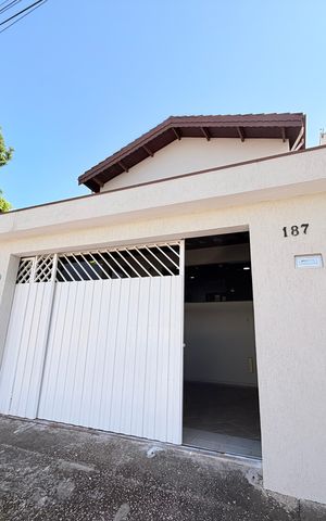 Casa à venda com 284m², 5 quartos e 5 vagasFachada