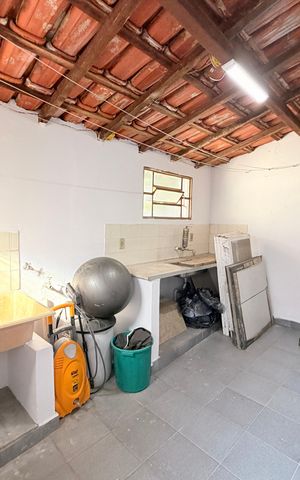 Casa à venda com 284m², 5 quartos e 5 vagasÁrea de Serviço- Casa 2