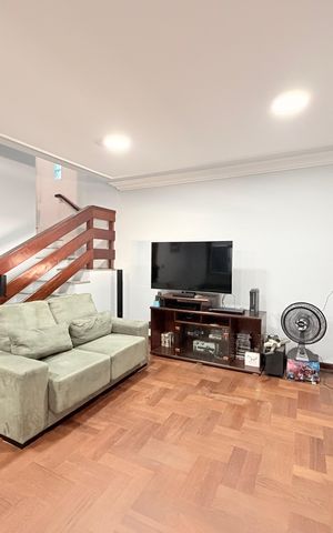 Casa à venda com 284m², 5 quartos e 5 vagasSala
