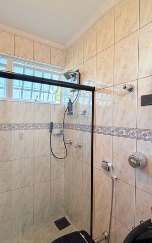 Casa à venda com 284m², 5 quartos e 5 vagasBanheiro da Suíte