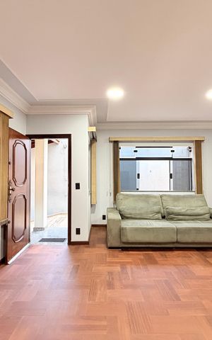 Casa à venda com 284m², 5 quartos e 5 vagasSala