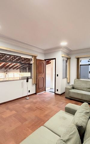 Casa à venda com 284m², 5 quartos e 5 vagasSala