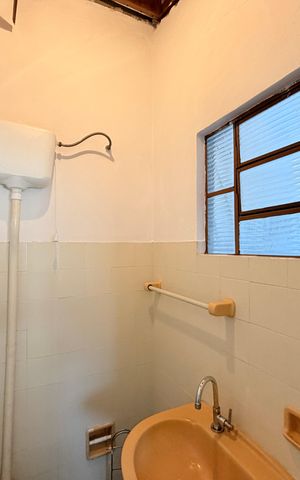 Casa à venda com 284m², 5 quartos e 5 vagasBanheiro Externo