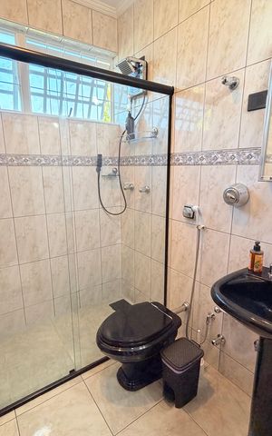 Casa à venda com 284m², 5 quartos e 5 vagasBanheiro da Suíte