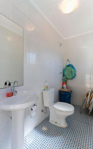 Casa à venda com 412m², 3 quartos e 4 vagasLavabo da piscina