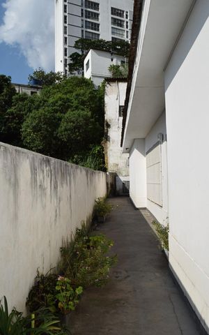 Casa à venda com 286m², 4 quartos e 2 vagasCorredor lateral