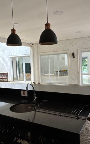 Casa de condomínio à venda com 450m², 4 quartos e 4 vagas Casa de condomínio à venda com 450m², 4 quartos e 4 vagasÁrea comum - Salão de festas