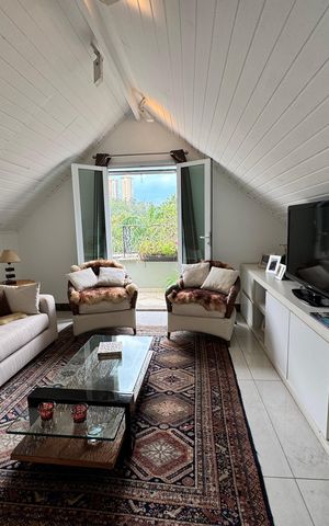 Casa de condomínio à venda com 450m², 4 quartos e 4 vagas Casa de condomínio à venda com 450m², 4 quartos e 4 vagasQuarto chalé superior