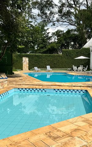 Casa de condomínio à venda com 450m², 4 quartos e 4 vagas Casa de condomínio à venda com 450m², 4 quartos e 4 vagasÁrea comum - Piscina