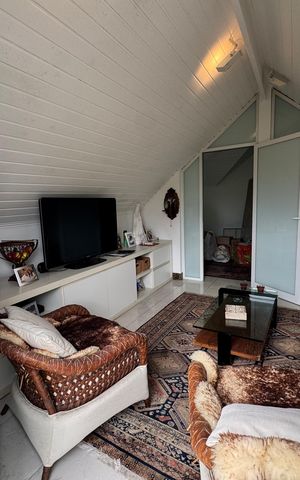 Casa de condomínio à venda com 450m², 4 quartos e 4 vagas Casa de condomínio à venda com 450m², 4 quartos e 4 vagasQuarto chalé superior