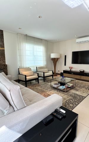 Casa de condomínio à venda com 450m², 4 quartos e 4 vagas Casa de condomínio à venda com 450m², 4 quartos e 4 vagasSala de TV