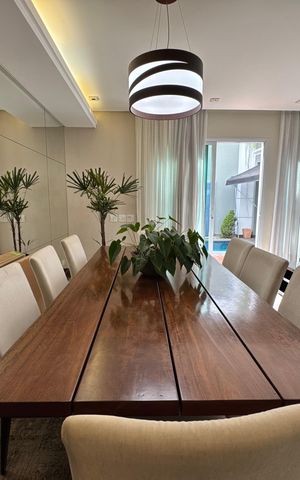 Casa de condomínio à venda com 450m², 4 quartos e 4 vagas Casa de condomínio à venda com 450m², 4 quartos e 4 vagasSala de Jantar