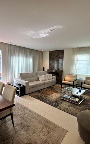 Casa de condomínio à venda com 450m², 4 quartos e 4 vagas Casa de condomínio à venda com 450m², 4 quartos e 4 vagasSala