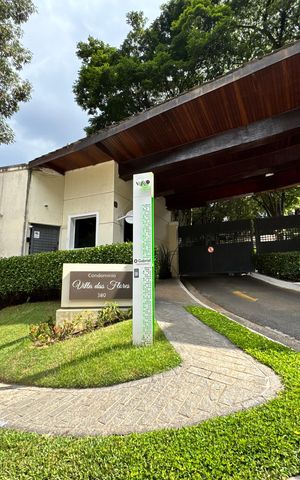 Casa de condomínio à venda com 450m², 4 quartos e 4 vagas Casa de condomínio à venda com 450m², 4 quartos e 4 vagasEntrada Condomínio