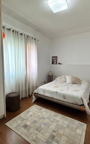 Casa de condomínio à venda com 450m², 4 quartos e 4 vagas Casa de condomínio à venda com 450m², 4 quartos e 4 vagasQuarto Suíte