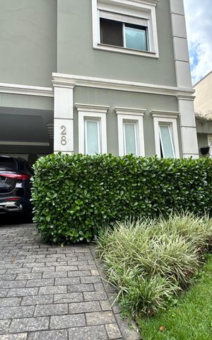 Casa de condomínio à venda com 450m², 4 quartos e 4 vagas Casa de condomínio à venda com 450m², 4 quartos e 4 vagasEntrada Externa