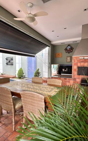 Casa de condomínio à venda com 450m², 4 quartos e 4 vagas Casa de condomínio à venda com 450m², 4 quartos e 4 vagasEspaço Gourmet