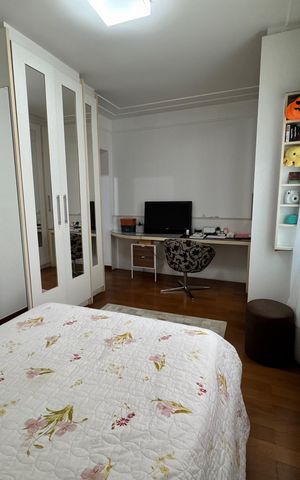 Casa de condomínio à venda com 450m², 4 quartos e 4 vagas Casa de condomínio à venda com 450m², 4 quartos e 4 vagasQuarto Suíte
