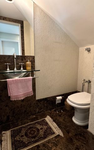 Casa de condomínio à venda com 450m², 4 quartos e 4 vagas Casa de condomínio à venda com 450m², 4 quartos e 4 vagasLavabo