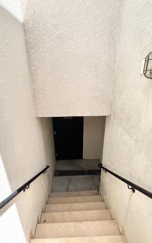 Casa de condomínio à venda com 52m², 2 quartos e 1 vaga Casa de condomínio à venda com 52m², 2 quartos e 1 vagaEscada P/ Estacionamento