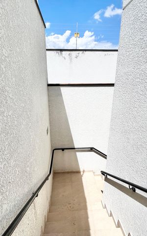 Casa de condomínio à venda com 52m², 2 quartos e 1 vaga Casa de condomínio à venda com 52m², 2 quartos e 1 vagaEscada P/ Estacionamento