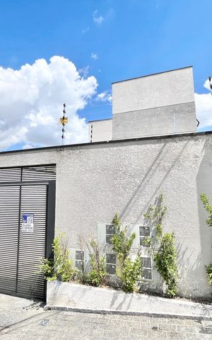 Casa de condomínio à venda com 52m², 2 quartos e 1 vaga Casa de condomínio à venda com 52m², 2 quartos e 1 vagaFachada/Placa