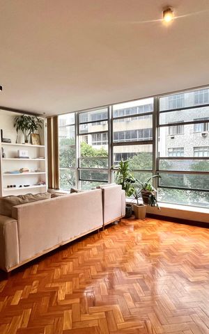 Apartamento à venda com 253m², 4 quartos e 1 vaga Apartamento à venda com 253m², 4 quartos e 1 vagaSala