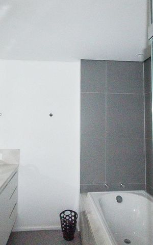 Apartamento à venda com 104m², 2 quartos e 1 vaga Apartamento à venda com 104m², 2 quartos e 1 vagaBanheiro da Suíte