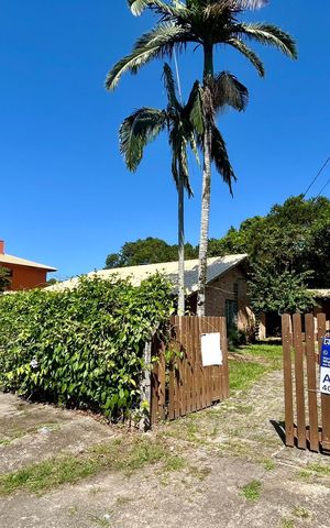 Casa para alugar com 100m², 3 quartos e 3 vagas Casa para alugar com 100m², 3 quartos e 3 vagasFachada