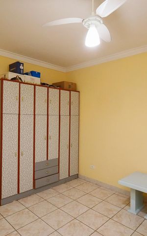 Casa à venda com 320m², 4 quartos e 3 vagas Casa à venda com 320m², 4 quartos e 3 vagasQuarto 4